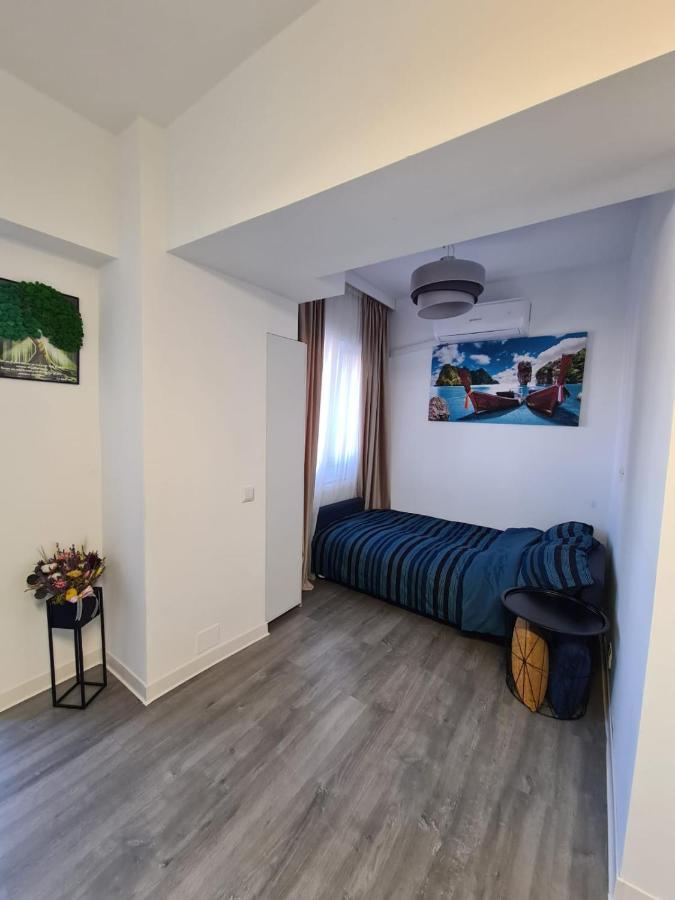 Central Apartment Târgu Jiu Buitenkant foto