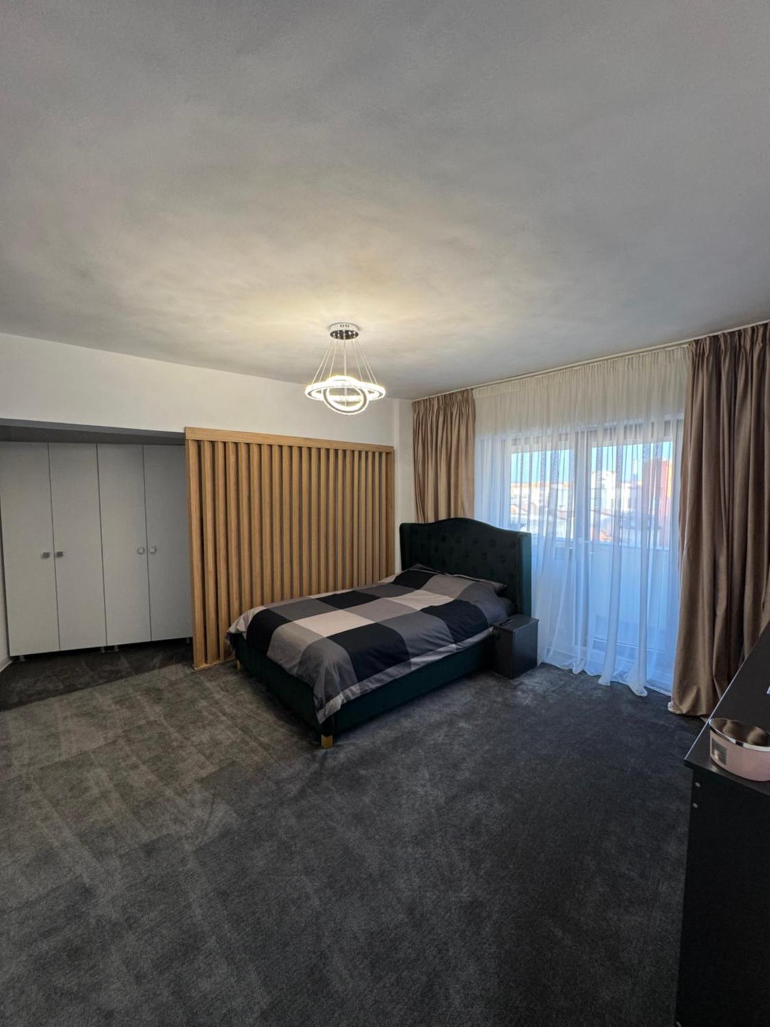 Central Apartment Târgu Jiu Buitenkant foto